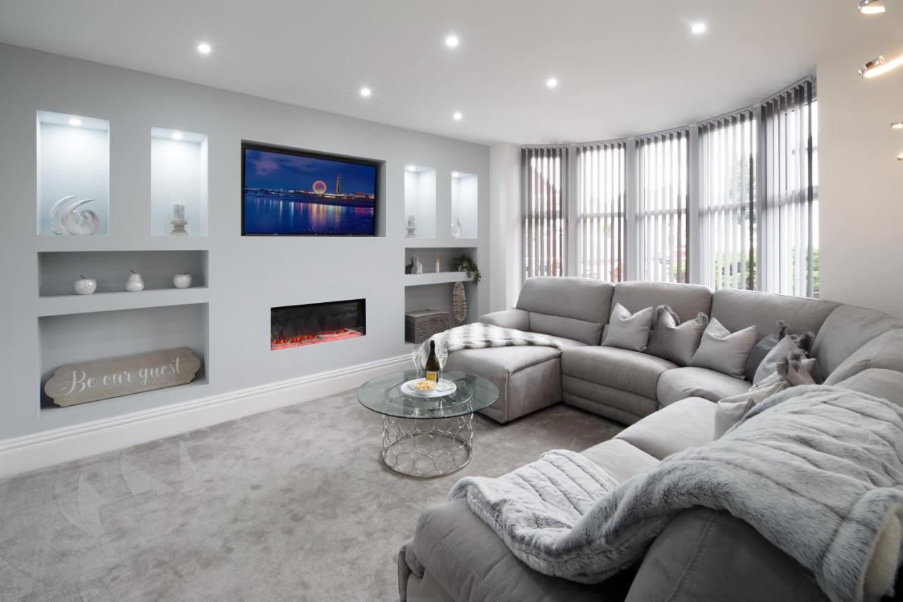 Large, Modern Family Home With Hot Tub Blackpool Exterior foto